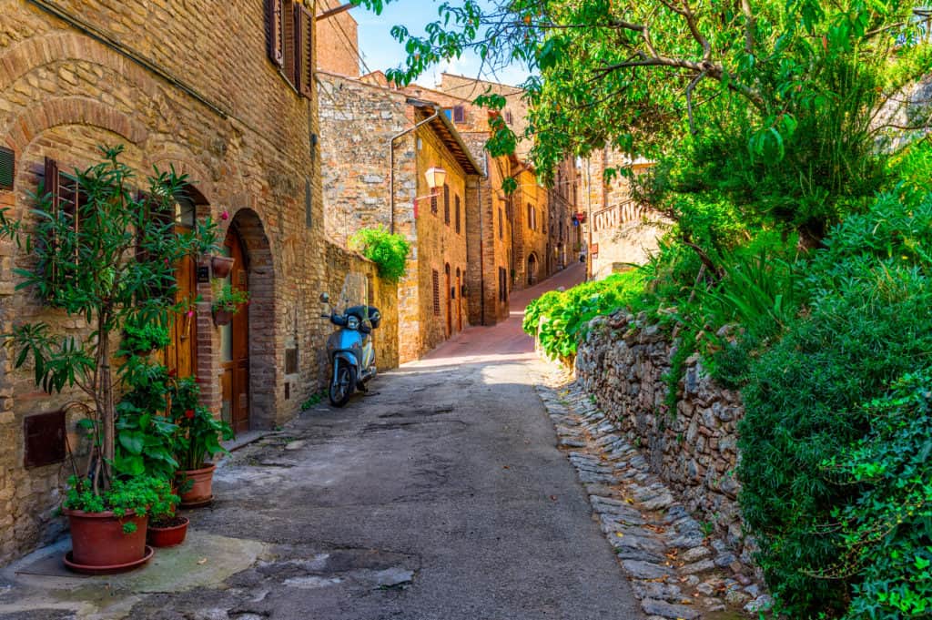 The small side streets in San Gimignano are quiet and crowd-free.