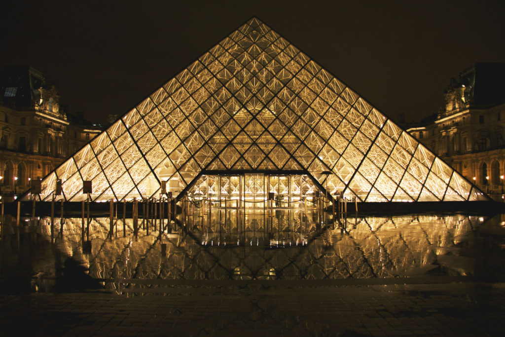 The Louvre museum website includes a virtual tour of the collection