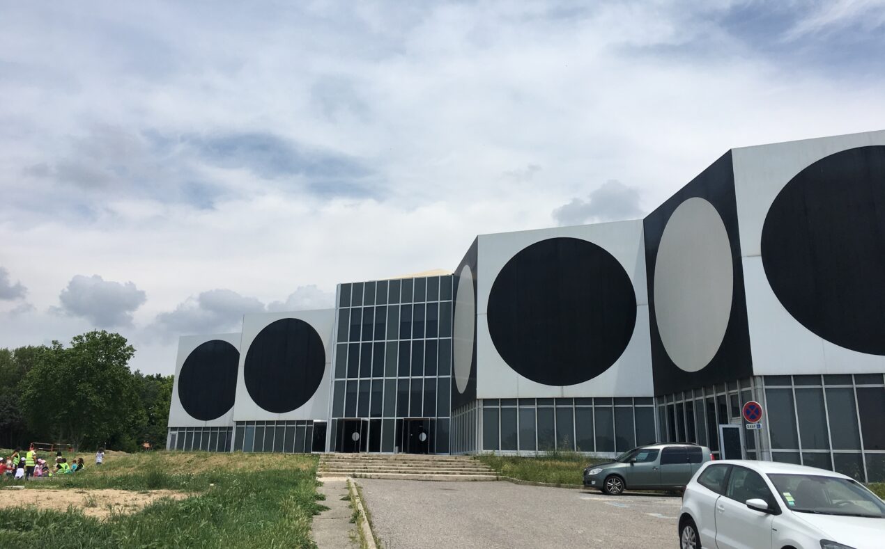 Exterior of the Fondation Vaserely in Aix-en-Provence--a very modern building in black and white with large circles on the walls.