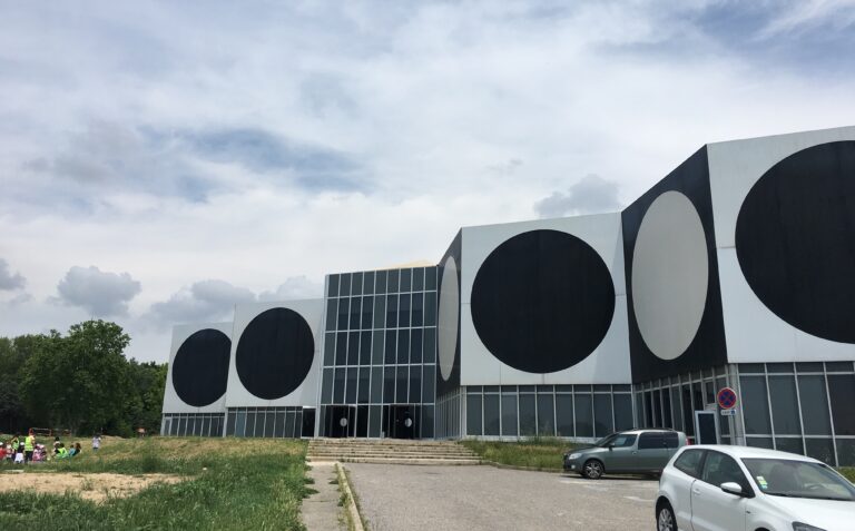 Exterior of the Fondation Vaserely in Aix-en-Provence--a very modern building in black and white with large circles on the walls.