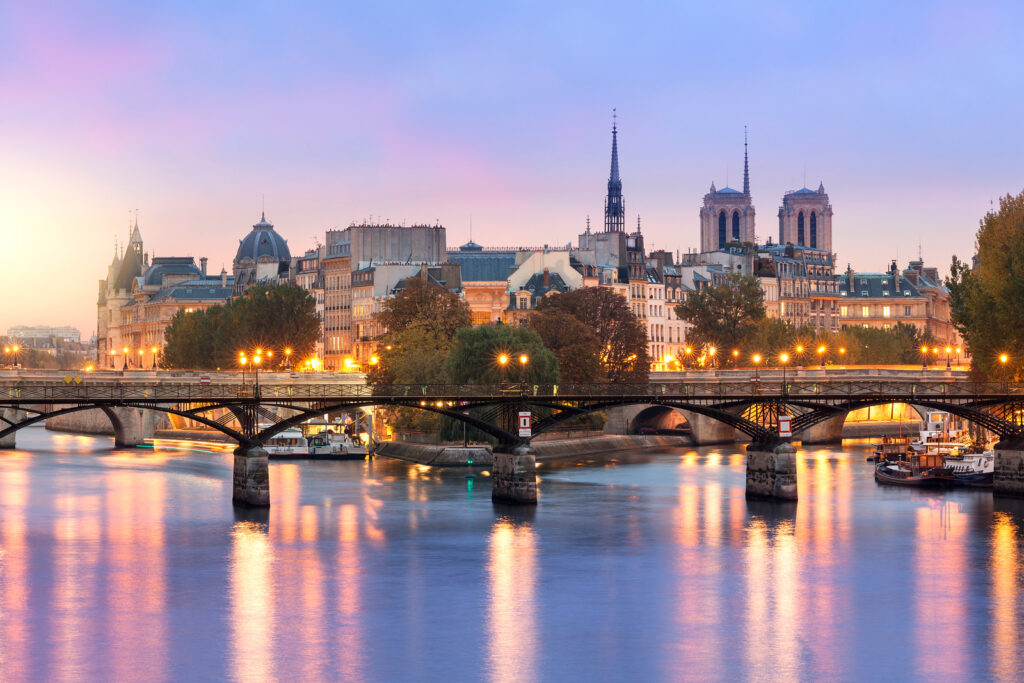 Île de la Cité and the Pont des Arts at sunrise