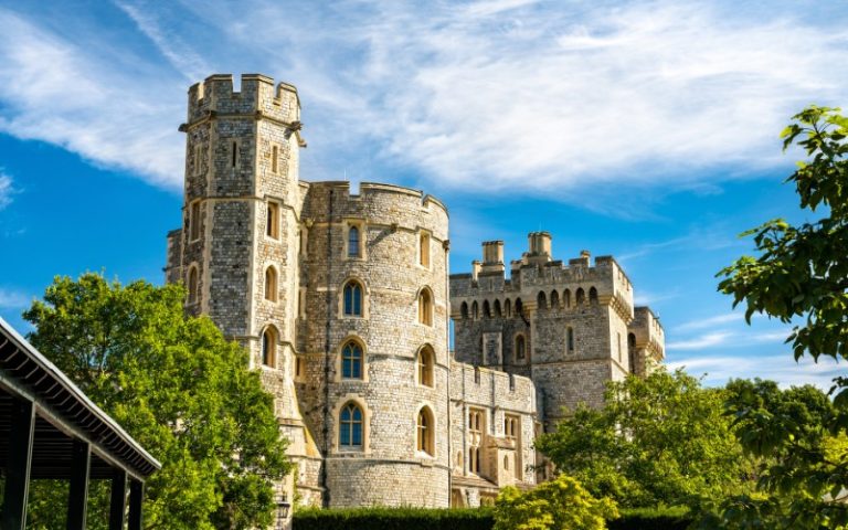 The Best Novels Set in England for Arts-loving Travelers