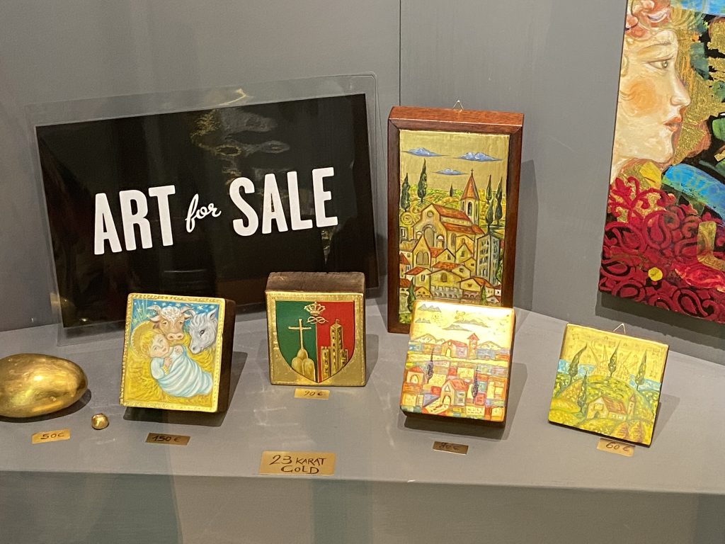 A selection of small paintings for sale in the Bottega d'Arte Toscana in Arezzo
