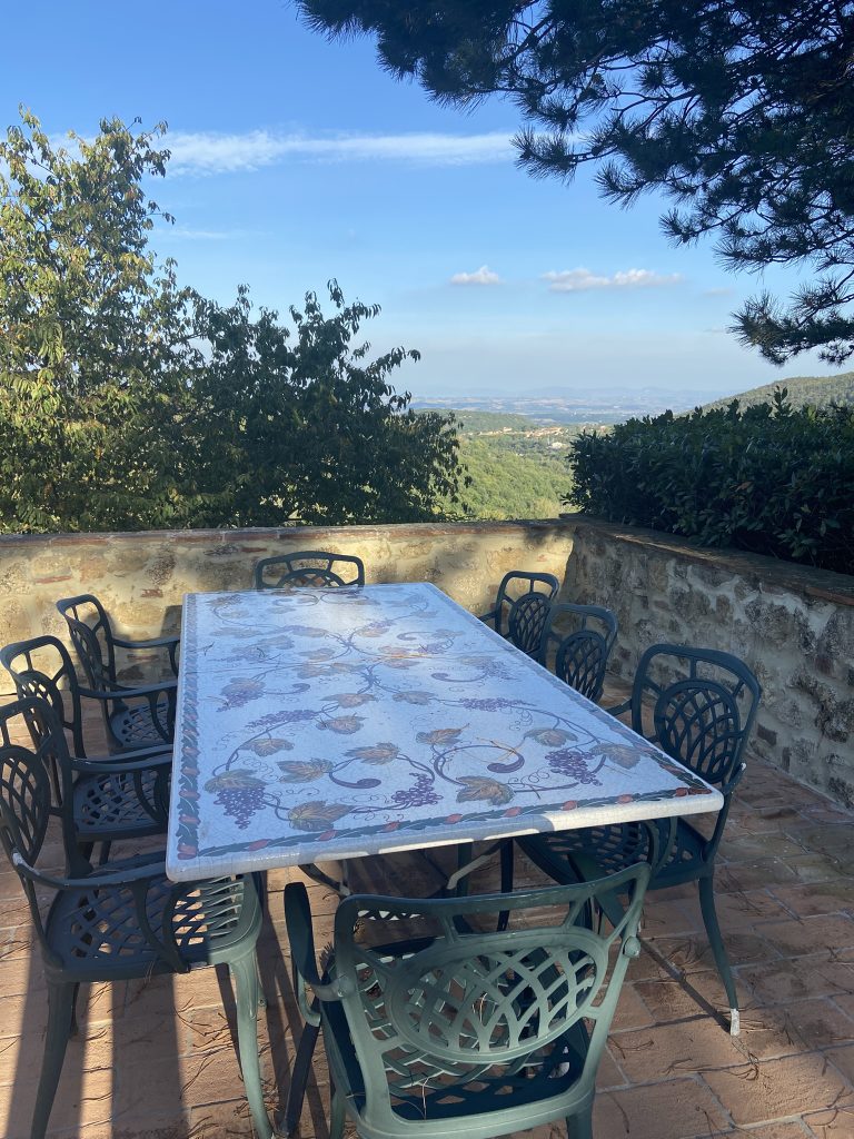 Outdoor dining area at Sant'Antonio Country Resort near Montepulciano