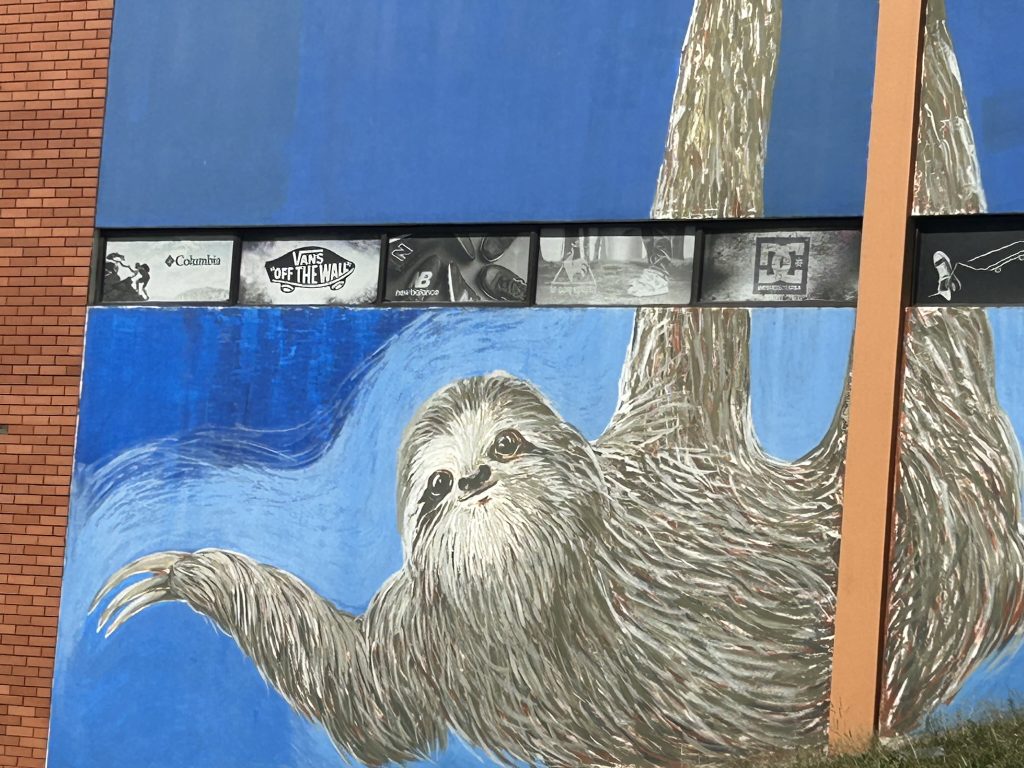 Sloth mural in Santa Elena