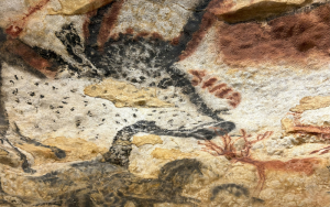 Lascaux painting of a bull