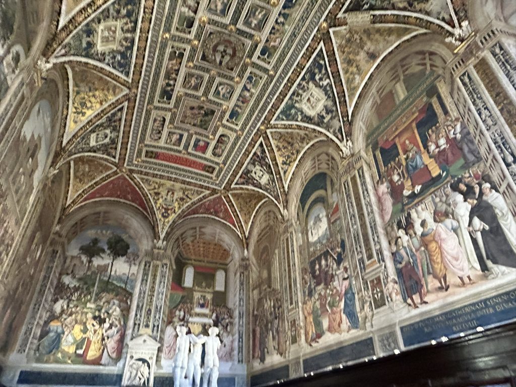 Piccolomini library in Siena cathedral - paintings