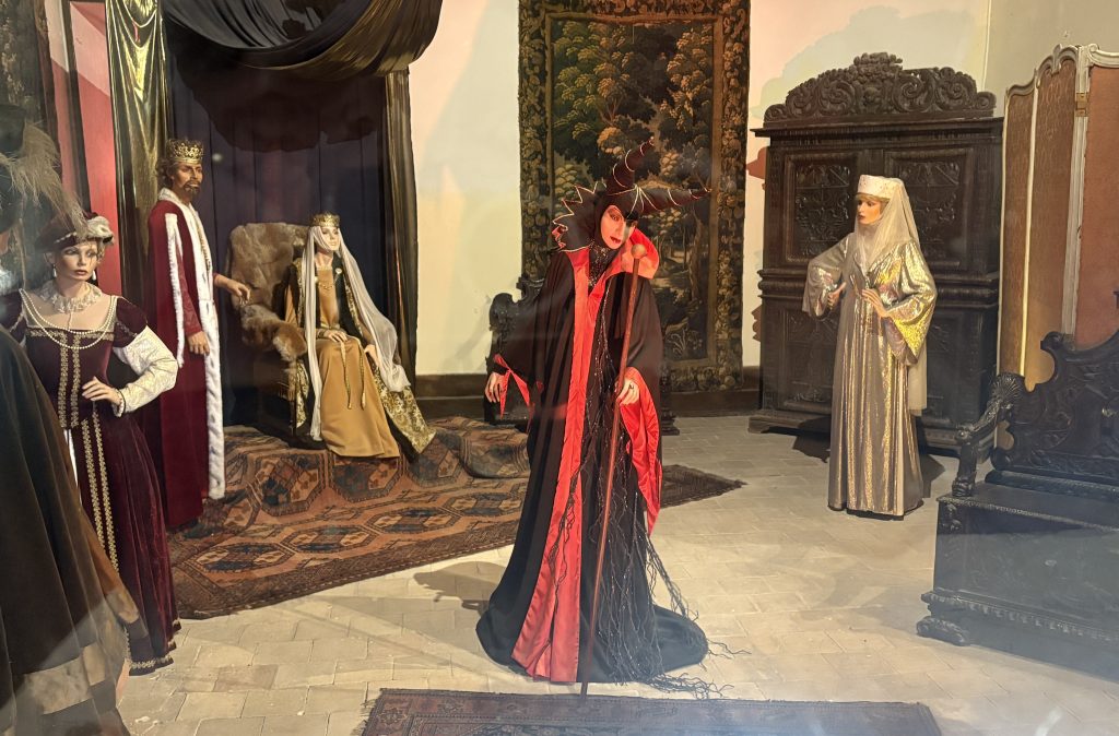 Lifelike mannequins depict a royal medieval court scene, possibly from Château d’Ussé, said to inspire Sleeping Beauty—one of the fairytale Loire Valley chateaux.

