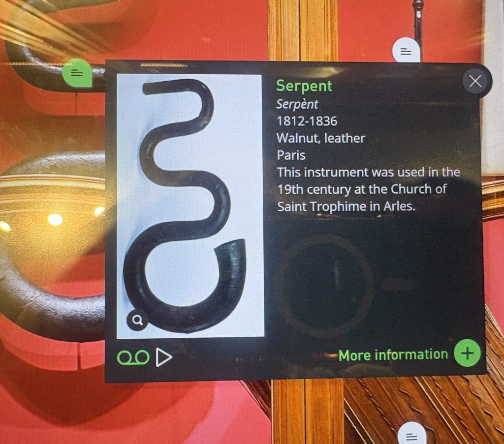 Description of the Serpent musical instrument on display at the Museom Aletan in Arles, France
