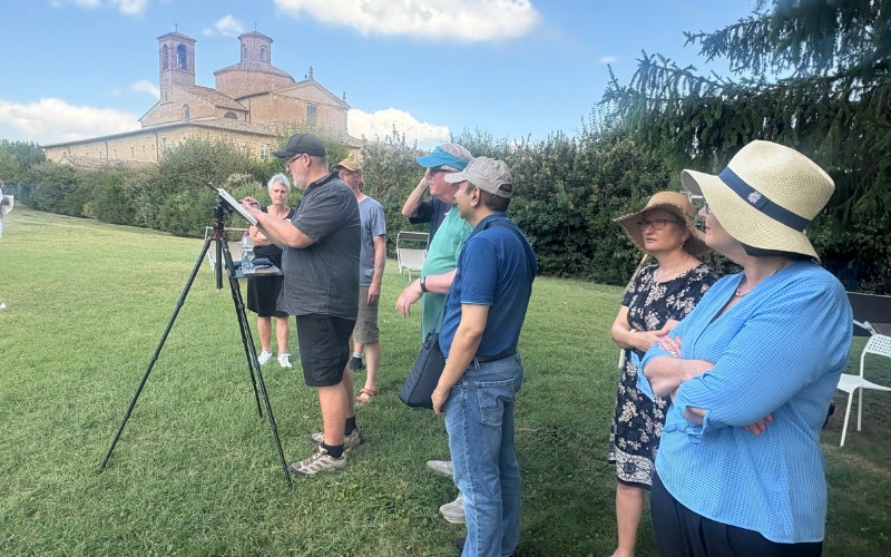 Painting instructor Rod Moore teaches plein air drawing to a group of Italiana Tours participants