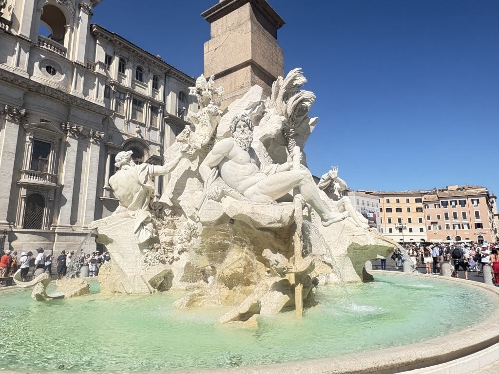 Statue of the four rivers by Bernini in the piazza Navona aken  on a Rome Photography Tour with Rome Photo Fun Tours.