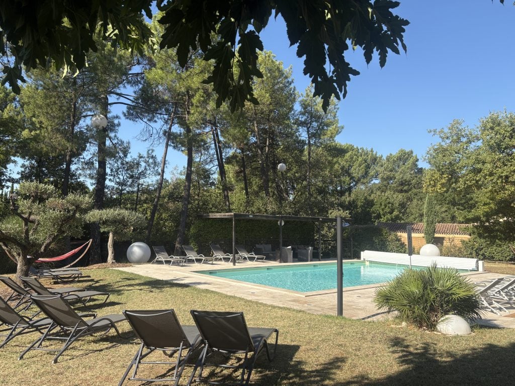 Pool area at Les Sables d'Ocre, a beatuiful place to stay in Roussillon