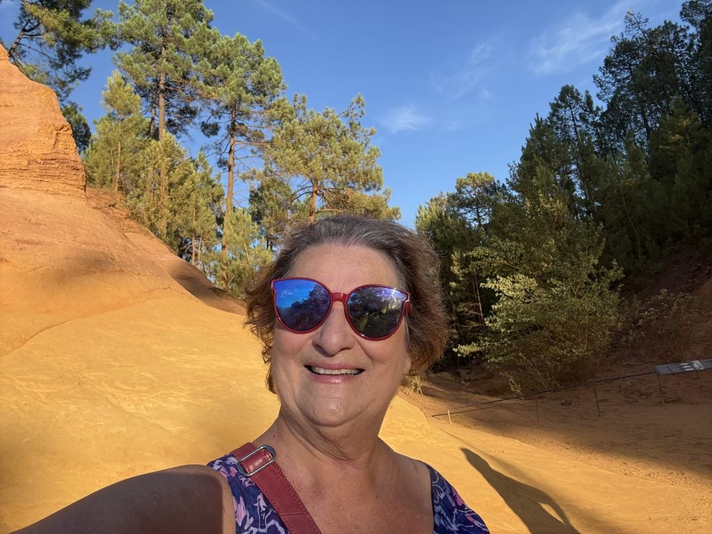 Carol cram in front of ochre cliffs near Roussillon