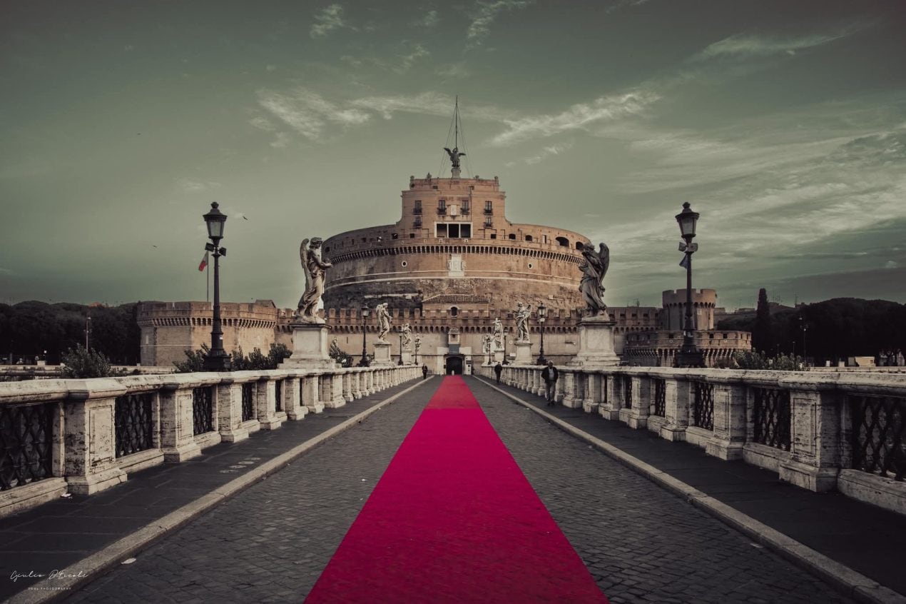 Castel Sant'Angelo, a fortress that combines in itself both the Roman times of the Empire, it was Hadrian's masuleum, and medieval and Renaissance times, since it became the fortress of the Popes, while it is a museum now. Photo by Giulio d'Ercole